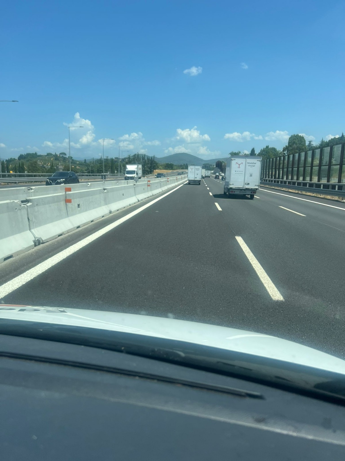 Auslandsumzüge mit Mobiliar Umzüge & Transporte